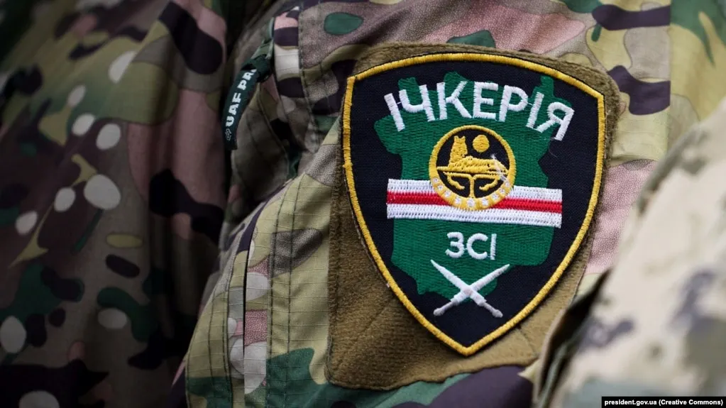 Росфинмониторинг включил «Чеченскую Республику Ичкерию» и её отделения в список террористов и экстремистов после решения суда в Грозном, признавшего образование «террористической» организацией. Власти связывают структуры Ичкерии с участием в боевых действиях на стороне Украины и диверсиями в российских регионах, а её лидера Ахмеда Закаева ранее заочно обвиняли в терроризме.