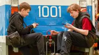 Во многих регионах России школы проводят занятия и лекции об «опасности» использования VPN-сервисов, привлекая полицейских, медиков и сотрудников силовых ведомств; школьникам рассказывают о рисках утечки данных и возможной уголовной ответственности.