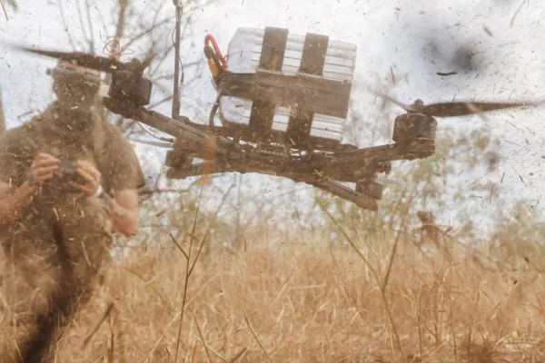 Краткий пересказ интервью Роберта Бровди (позывной «Мадяр»). Он называет российские нефтепредприятия легитимной военной целью и утверждает, что операторы дронов выполняют и перевыполняют поставленные задачи.