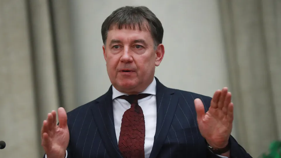 Мосгорсуд оставил в силе решение о национализации сети отелей Marton и более 100 объектов недвижимости, связанных с бывшим председателем Совета судей России Виктором Момотовым, которого Генпрокуратура связывает с криминальными авторитетами и незаконным бизнесом.