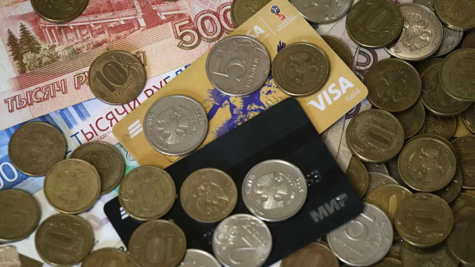 Банковские переводы предлагают считать предпринимательской деятельностью при наличии ряда признаков — переводов из других регионов, массовых операций в рабочее время или частых перечислений. Планируется регулярный обмен данными между ЦБ и ФНС с использованием ИНН, а с 2027 года — автоматизированные проверки и требование подтверждений доходов при превышении порогов.