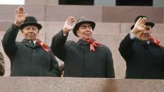 Правительство до конца 2026 года переходит к системе плановых заданий для нефтяных компаний по выпуску и поставкам бензина и дизтоплива, а также ограничивает рост цен на АЗС уровнем инфляции на фоне серия атак беспилотников на российские нефтеперерабатывающие заводы.