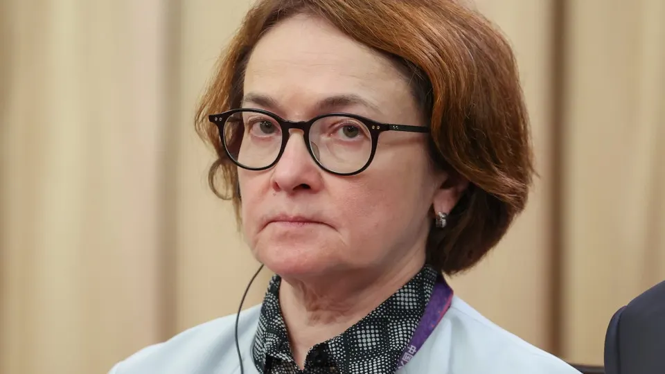 Центробанк объяснил спад ВВП в начале 2026 года сочетанием налоговых изменений, сокращения рабочих дней и неблагоприятной погоды, на фоне роста экономии населения и слабой инвестиционной активности.