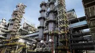 Сызранский нефтеперерабатывающий завод приостановил переработку нефти из‑за повреждения оборудования в результате атаки БПЛА; власти ужесточили контроль за работой НПЗ на фоне риска дефицита бензина.