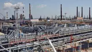 После серии атак беспилотников приостановили переработку нефти Новокуйбышевский, Туапсинский, Нижегородский, Саратовский и Киришский нефтеперерабатывающие заводы.