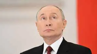 Президент Владимир Путин сравнил нынешнюю ситуацию с временами Великой Отечественной войны, заявил о необходимости работы всего тыла «ради фронта» и пообещал продолжить создание «зоны безопасности» у границы с Украиной, тогда как источники Bloomberg ожидают затяжное продолжение боевых действий и возможную новую волну мобилизации.