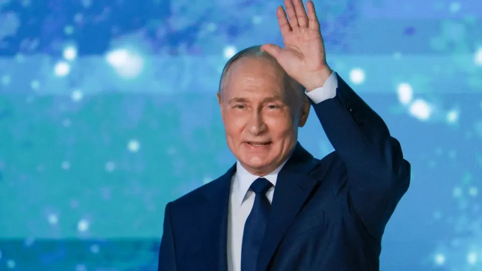 Президент России поручил сохранить доступ к Госуслугам, платёжным системам и медицинским сервисам во время ограничений мобильного интернета, которые власти объясняют мерами по предотвращению терактов.