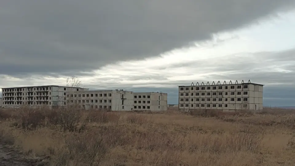 Число рождений в России продолжает падать одиннадцатый год подряд и достигло исторического минимума, тогда как государственные программы и риторика о «традиционных ценностях» не приводят к развороту демографического тренда.