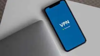 Игроки рынка VPN предупреждают: в ближайшее время оплата сервисов с российских банковских карт может стать недоступной, а зачистка серверов и новые требования к хостингам грозят самим VPN-проектам.