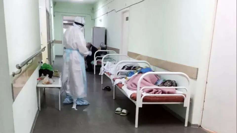 Примерно 20% медиков региона регулярно применяют ChatGPT для подготовки протоколов, ещё около 30% хотят освоить инструменты ИИ. Региональный Минздрав запретил использование ИИ при оформлении меддокументов и появление эмодзи в электронных карточках.