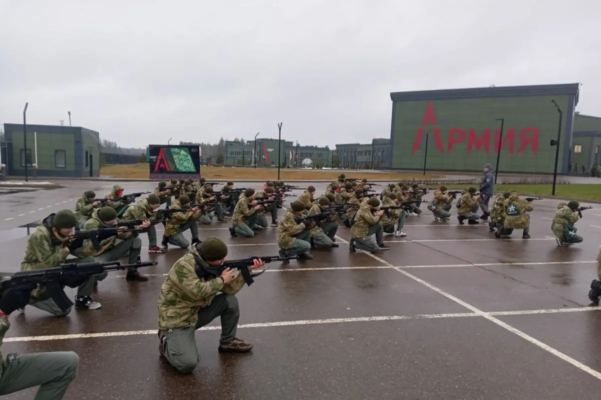 За пять лет на создание и работу центров для обязательных военных сборов школьников из бюджета направлено как минимум 50 млрд рублей; в планах — открытие новых объектов по стране.