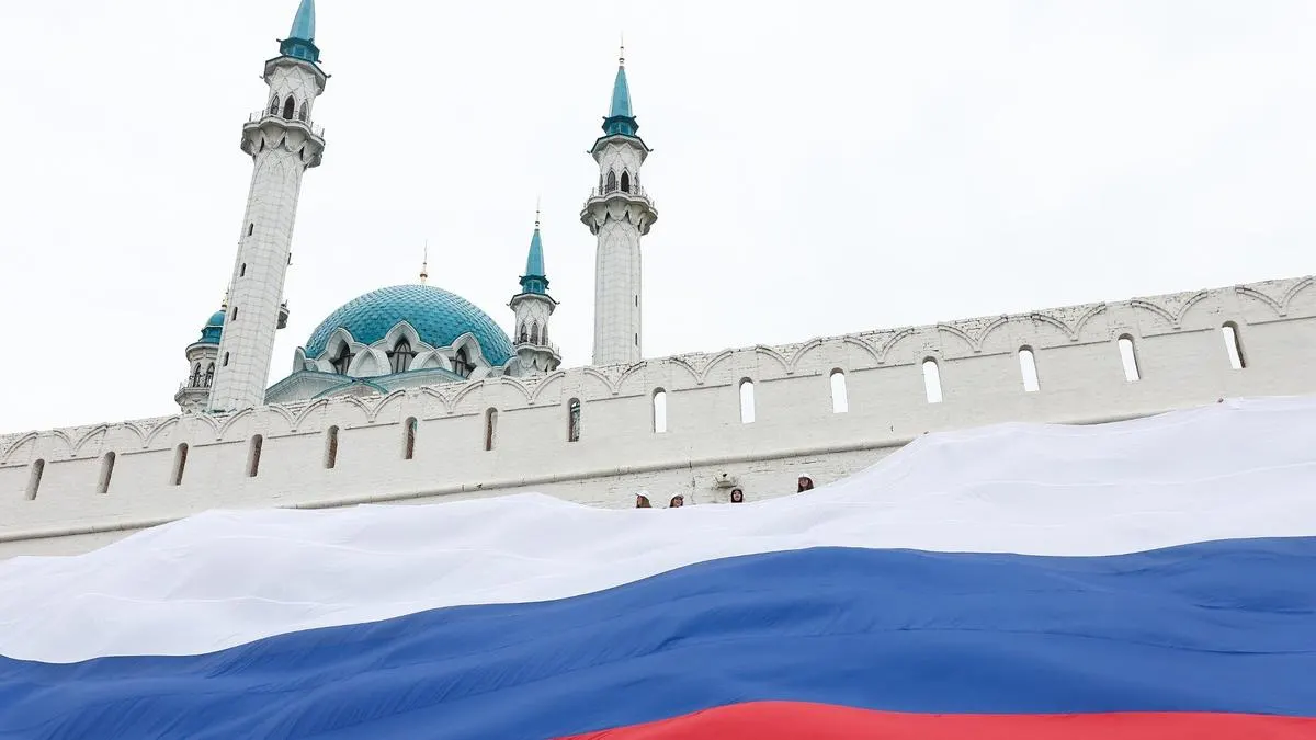Законопроект, который расширяет составы правонарушений в КоАП и допускает арест имущества эмигрировавших россиян, внесён повторно и будет обсуждаться 26 мая. Инициатива принадлежит Госсовету Татарстана.