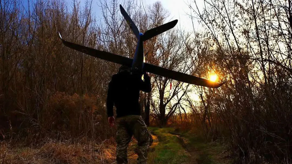 Украинские беспилотники в последние месяцы значительно увеличили число атак на российские средства ПВО, радары и объекты промышленной инфраструктуры, в том числе на нефтеперерабатывающие и транспортные объекты в Перми. Это создаёт «дыры» в системе ПВО и ослабляет как фронт, так и тыл.