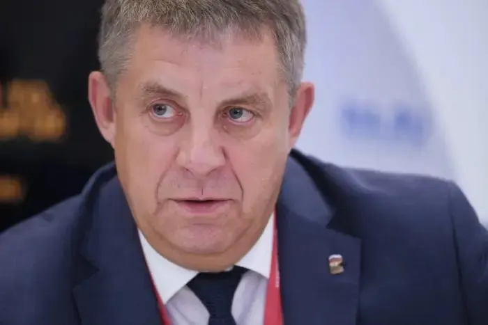 Александр Богомаз, отправленный в отставку с поста главы Брянской области, рассматривается в качестве кандидата на вакантный мандат в Госдуме; отставки нескольких приграничных губернаторов происходят на фоне расследований и уголовных дел.