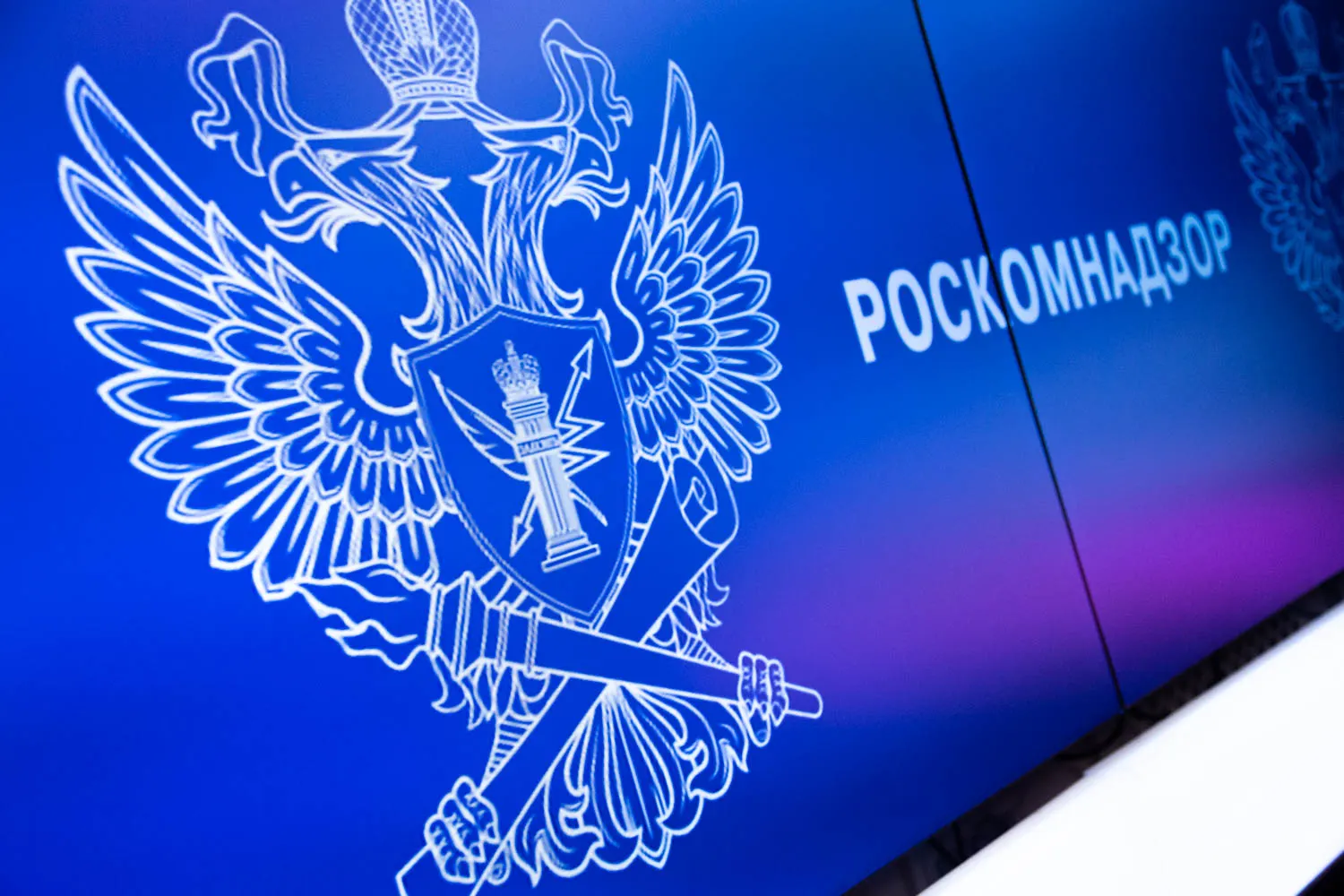 С декабря 2025 в суды направлены не менее восьми протоколов по статье 13.11 КоАП в отношении крупных зарубежных игровых компаний — претензии связаны с хранением и обработкой персональных данных российских пользователей; по некоторым делам уже назначены штрафы.