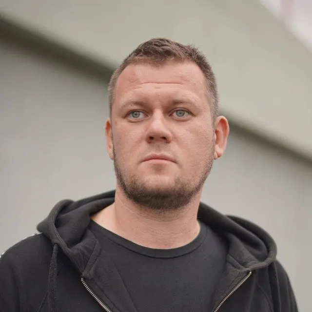 Денис Казанский, не имеющий российского гражданства, заявил, что ожидал более серьёзного обвинения — возможно, в терроризме; в отдельных территориях он уже числится в розыске за книгу и журналистские материалы.