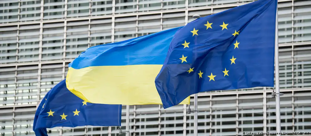 Евросоюз намерен 12 мая утвердить новые ограничения против лиц и структур, причастных к депортации и принудительному перемещению украинских детей; в Брюсселе оценивают число депортированных более чем в 20 тысяч.