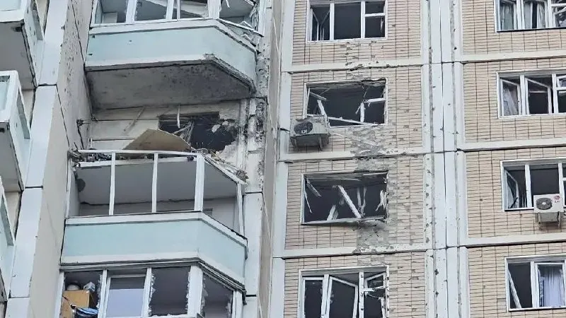 Ночью и утром по столице и ряду регионов нанесены удары беспилотниками. В Москве и Московской области есть погибшие и раненые, Минобороны заявляет о 556 сбитых БПЛА по всей стране.