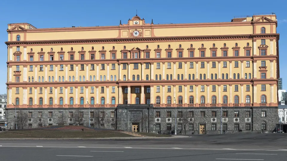 Руководитель Погранслужбы заявил о строительстве инженерных заграждений и изменении практики разграничения водных пространств, что, по его словам, создаёт риски на западных рубежах и требует подготовки к разным сценариям.