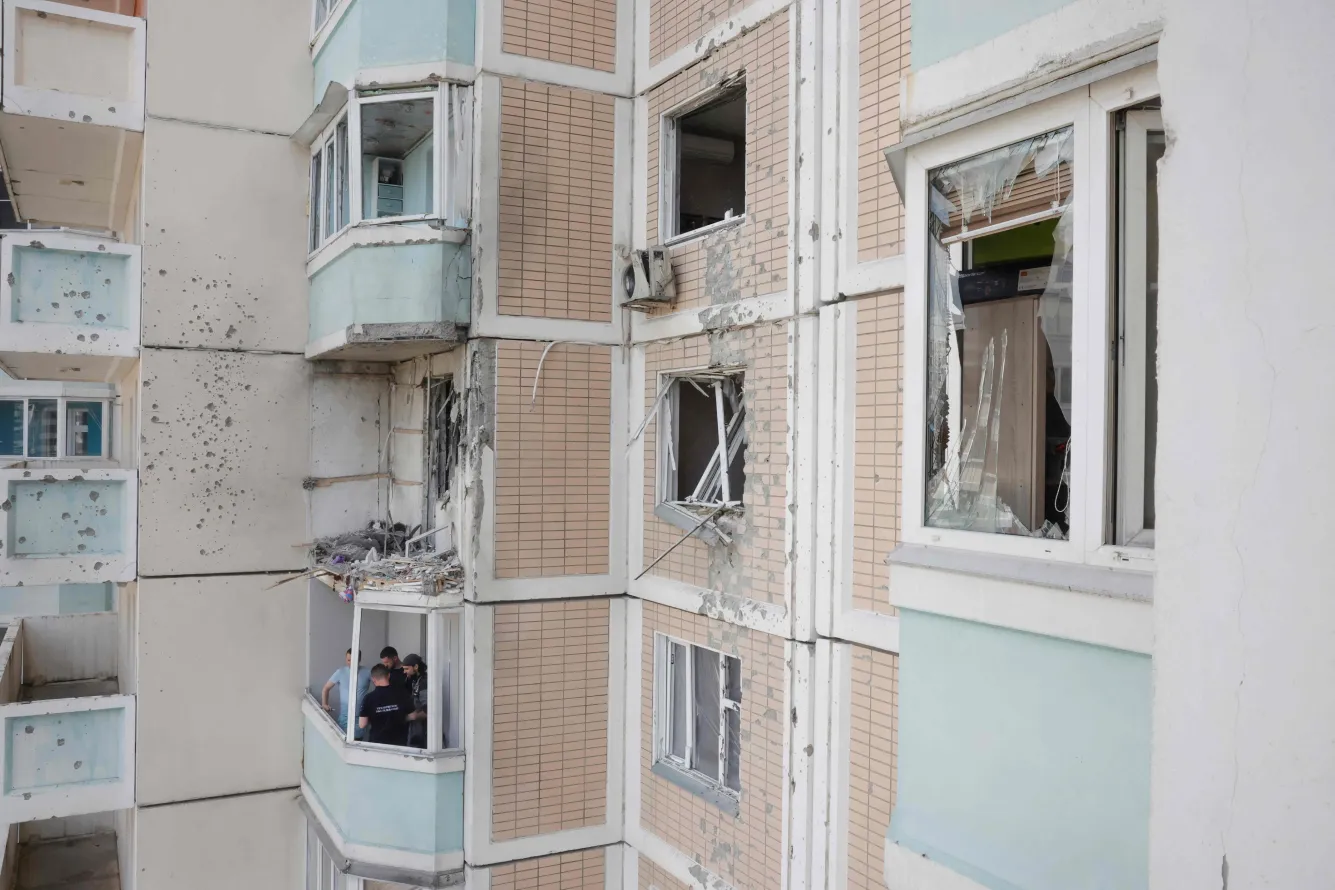 Жители разных городов России рассказывают, как частые атаки беспилотников и прилёты повлияли на их безопасность, эмоции и отношение к войне.