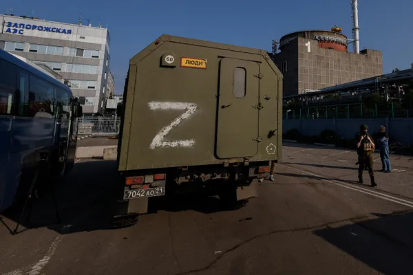 В заявлении компании говорится, что в результате попадания образовалась дыра в машинном зале, основное оборудование не пострадало; дрон якобы управлялся по оптоволокну, что, по мнению представителей, исключает версию случайного попадания.