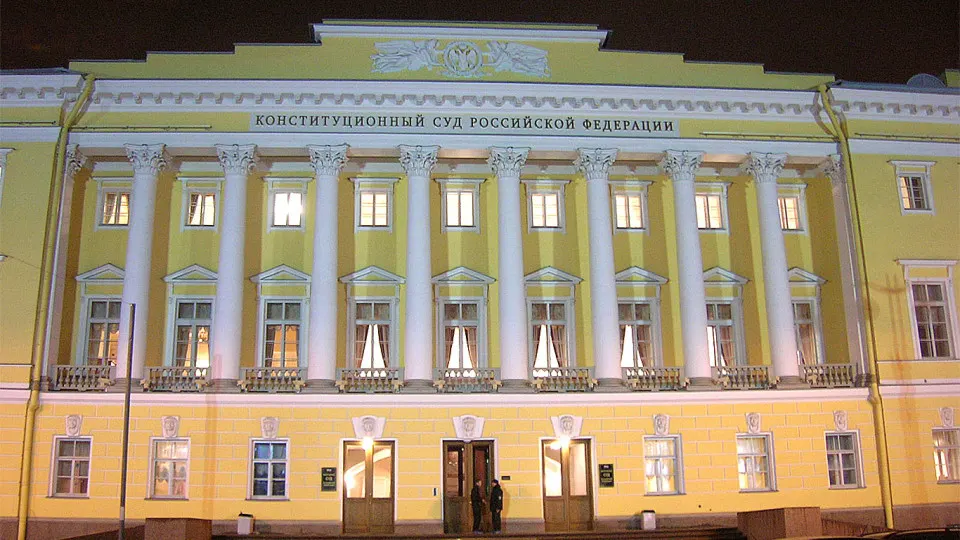 Глава Конституционного суда заявил, что коррупция — «конституционный деликт», и выступил за отмену сроков исковой давности для антикоррупционных исков. Механизм стал ключевым инструментом для возвращения крупных активов государству.