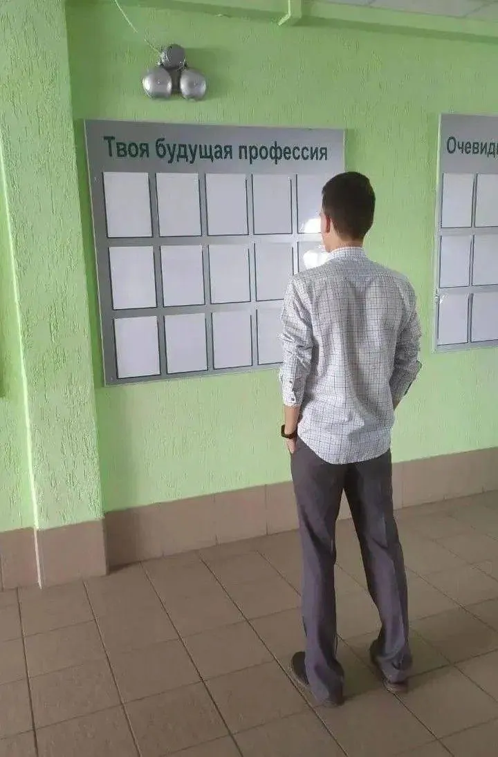 Законопроект предусматривает, что в магистратуру смогут поступать либо выпускники профильного бакалавриата, либо люди с опытом работы по специальности; соответствующие требования предлагается закреплять в образовательных стандартах. Параллельно планируется переход от Болонской системы с 1 сентября 2026 года.