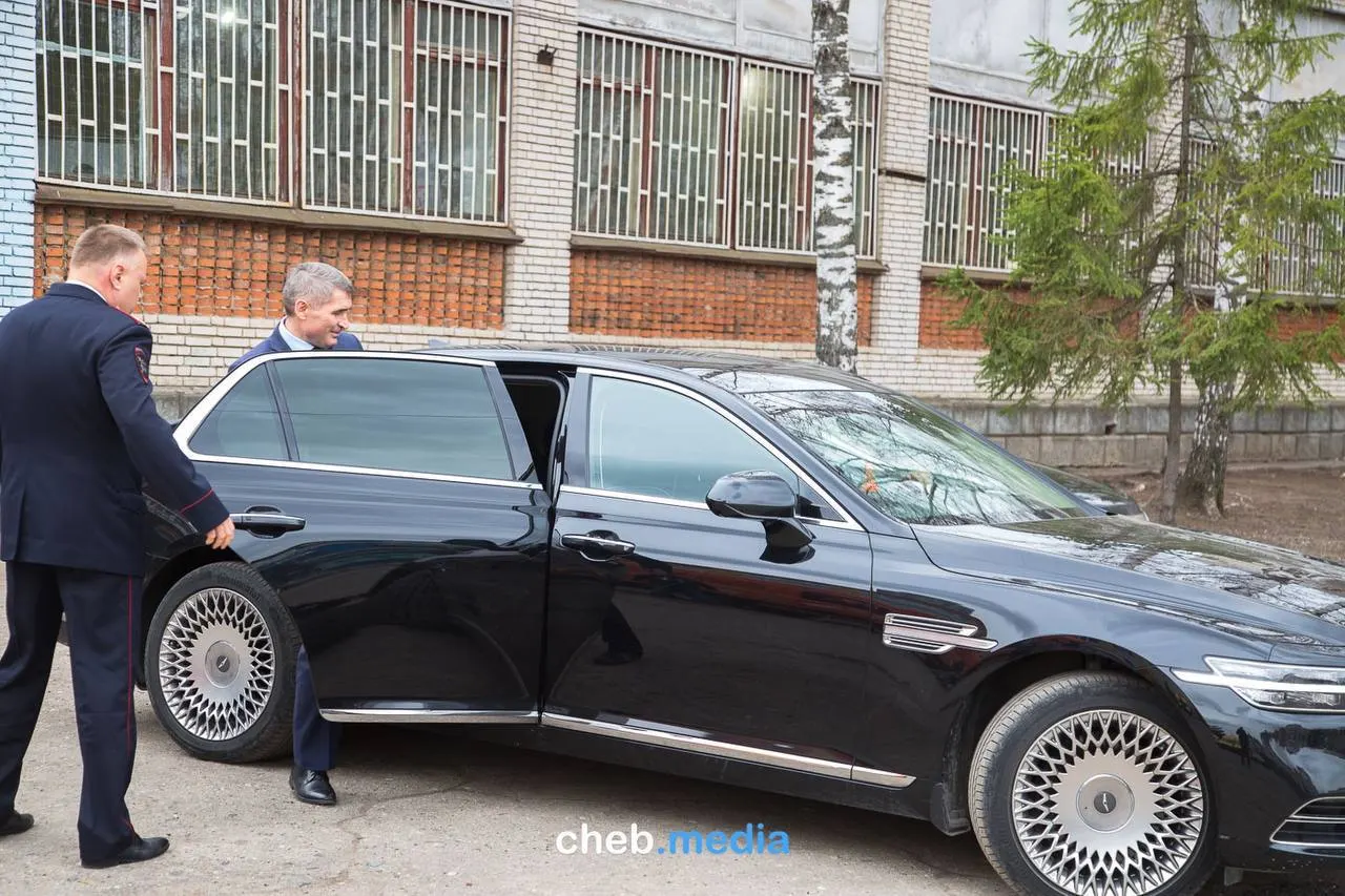 Ленинский районный суд Чебоксар отменил создание автономного учреждения, через которое обходили лимиты на дорогостоящие служебные авто; автопарк администрации вырос почти на 40%.