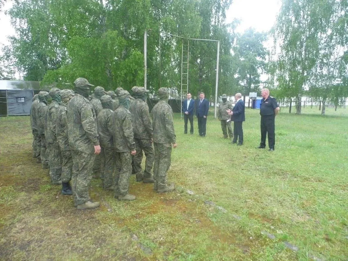 Региональное подразделение БАРС завершило подготовку и с 1 июня приступает к дежурствам. Подразделение формировалось по военкомату и связано с Минобороны — его при необходимости могут перебросить в другие регионы.