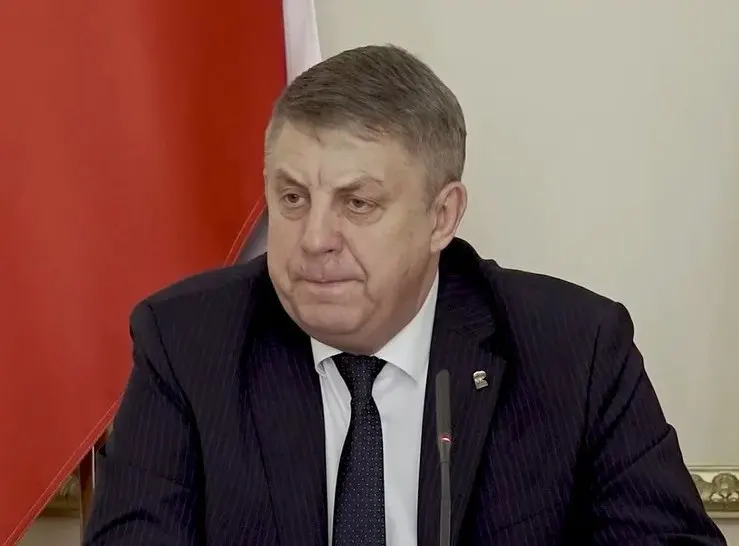 Президент Владимир Путин принял отставку губернатора Брянской области 13 мая; через сутки бывший глава региона стал депутатом Госдумы от «Единой России», назначение подтвердил ЦИК.