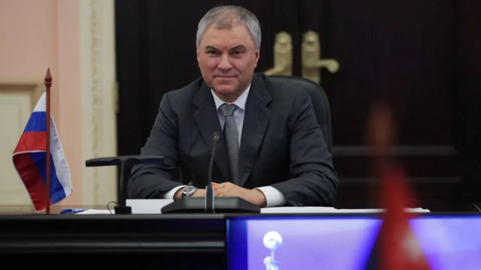 Председатель Госдумы заявил, что применение западного оружия и спутниковых технологий против гражданских объектов может вынудить Россию прибегнуть к «оружию, которое не оставит следа». Поводом стала атака на оккупированный Старобельск и последующие удары по Киеву.