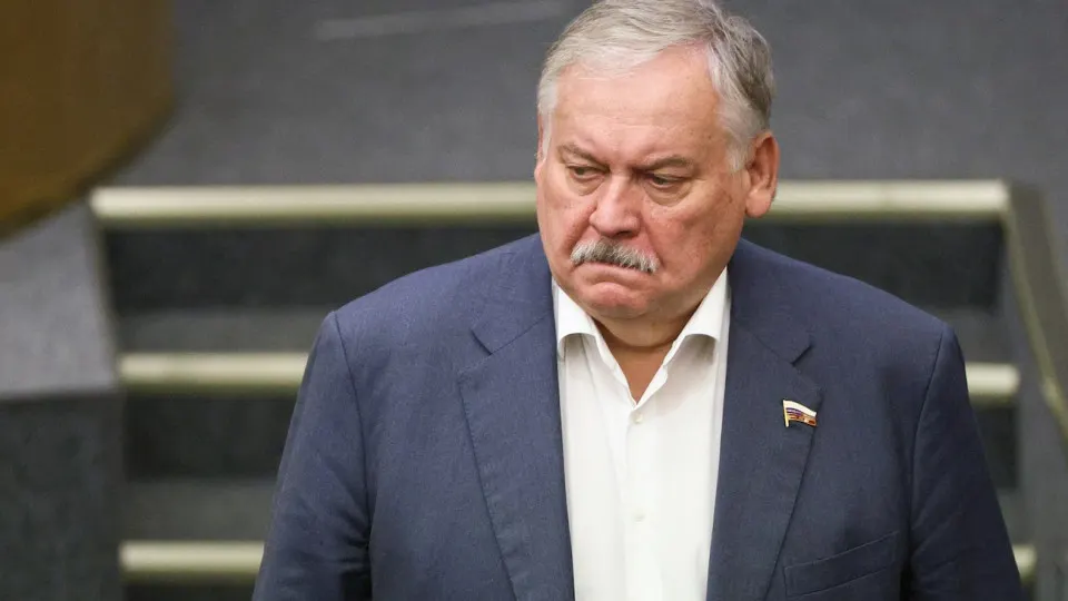 Первый зампред комитета Госдумы Константин Затулин заявил, что Латвия и Эстония нарушили обещания о справедливых условиях для русскоязычных жителей, введя статус «неграждан». Заявления последовали на фоне закона о возможности применения войск за рубежом для защиты россиян и предупреждений разведок о росте напряжённости с НАТО.