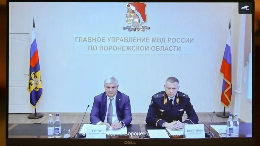 8 июня министр внутренних дел представил личному составу нового начальника ГУ МВД по Воронежской области — генерал‑майора Максима Петрушина, назначенного указом президента. Ранее он руководил УМВД Ульяновской области и служит в органах с 1997 года.