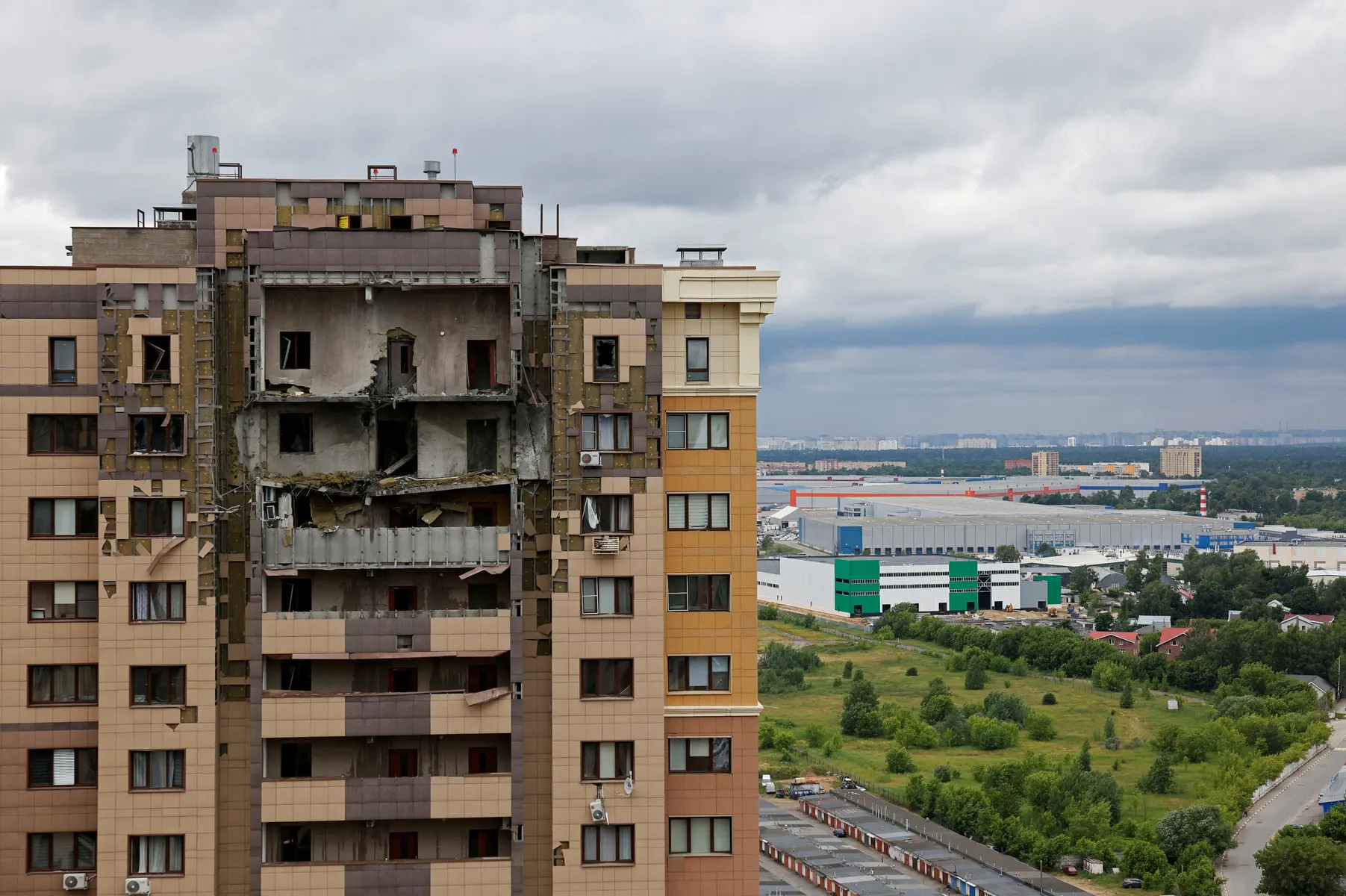 В результате атаки беспилотников 18 июня в Раменском погиб ребёнок. В Московской области повреждены многоквартирные дома, продолжаются работы по ликвидации последствий.