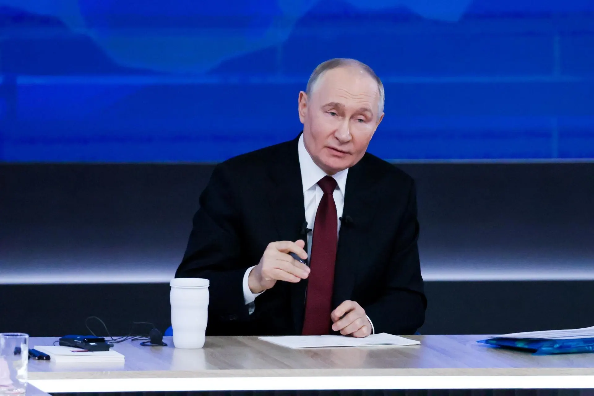 На День медицинского работника президент заявил о планах нарастить медицинские кадры и больничную сеть, а также повысить престиж профессий в сфере здравоохранения.