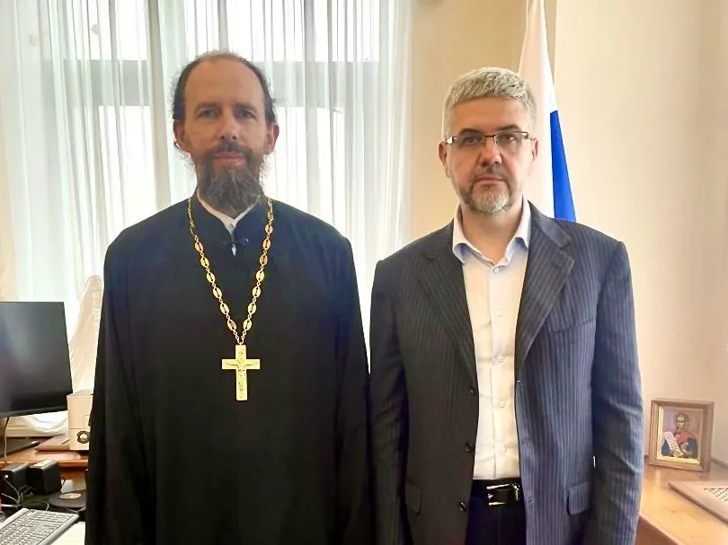 На Петербургском международном юридическом форуме заместитель министра юстиции Вадим Баланин заявил, что сожительство без официальной регистрации брака рассматривается как угроза национальной безопасности; Минюст ведёт мониторинг и готовит предложения по изменению Семейного кодекса.