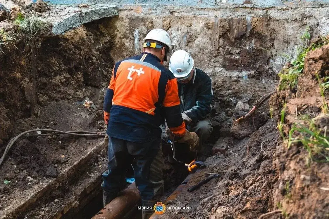 С 26 мая в Новоюжном районе отключена подача горячей воды. Ремонтные бригады подключили лишь часть домов, ведомства начали проверку коммунального оператора.
