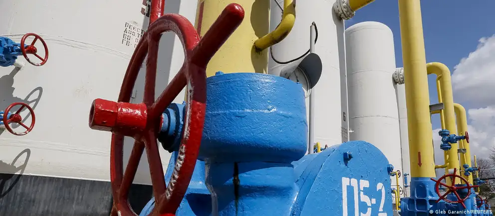 Украина не продлила контракт с «Газпромом», сославшись на национальную безопасность; транзит прекратился с 1 января 2025 года. Наибольшие последствия — для Молдовы, другие страны перенастроили импорты, Венгрия продолжит получать газ по «Турецкому потоку».