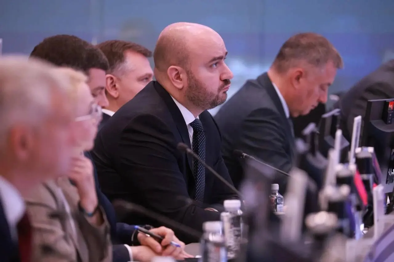 В Москве обсудили поставки бензина и дизеля в регионы, меры по стабилизации рынка и контроль цен. Для Самарской области гарантированные поставки особенно важны из‑за развитого агропромышленного комплекса.