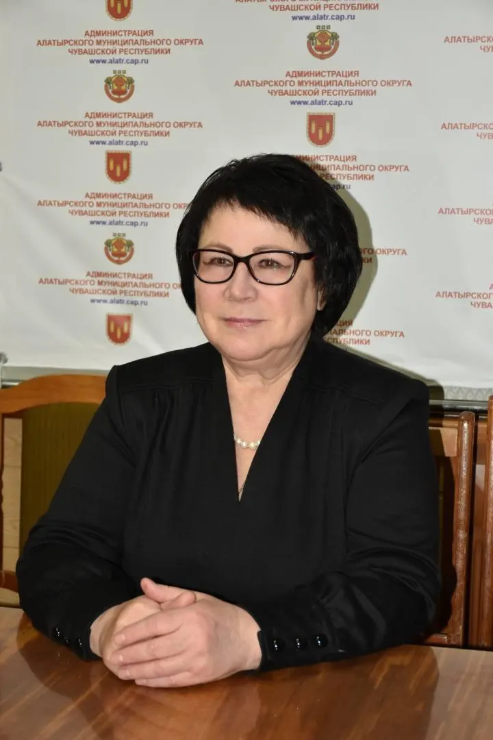 На руководителя Алатырского района Нину Шпилеву возбудили новое уголовное дело по обвинению в злоупотреблении должностными полномочиями при распределении квартир для детей‑сирот; ранее ей уже вменялись похожие нарушения.