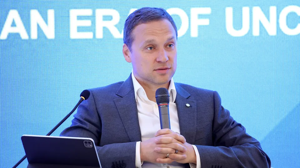 Зампред правления Сбербанка Тарас Скворцов сообщил, что из‑за повышения налоговой нагрузки и усиления мониторинга населения выводит деньги из банков, и наличность пока не возвращается в банковскую систему.