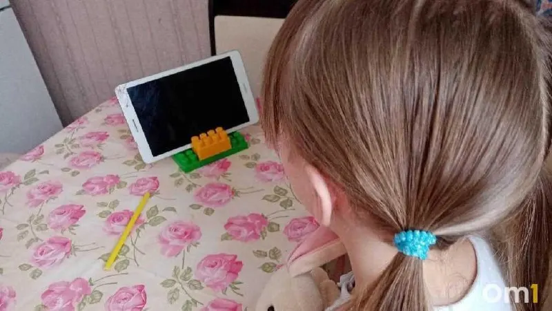 Минцифры и Roblox договорились о соблюдении российского законодательства и усилении защиты детей. В сервисе появятся возрастные режимы — после гарантий ведомство обратилось в правоохранительные органы с просьбой поддержать снятие ограничений на доступ.