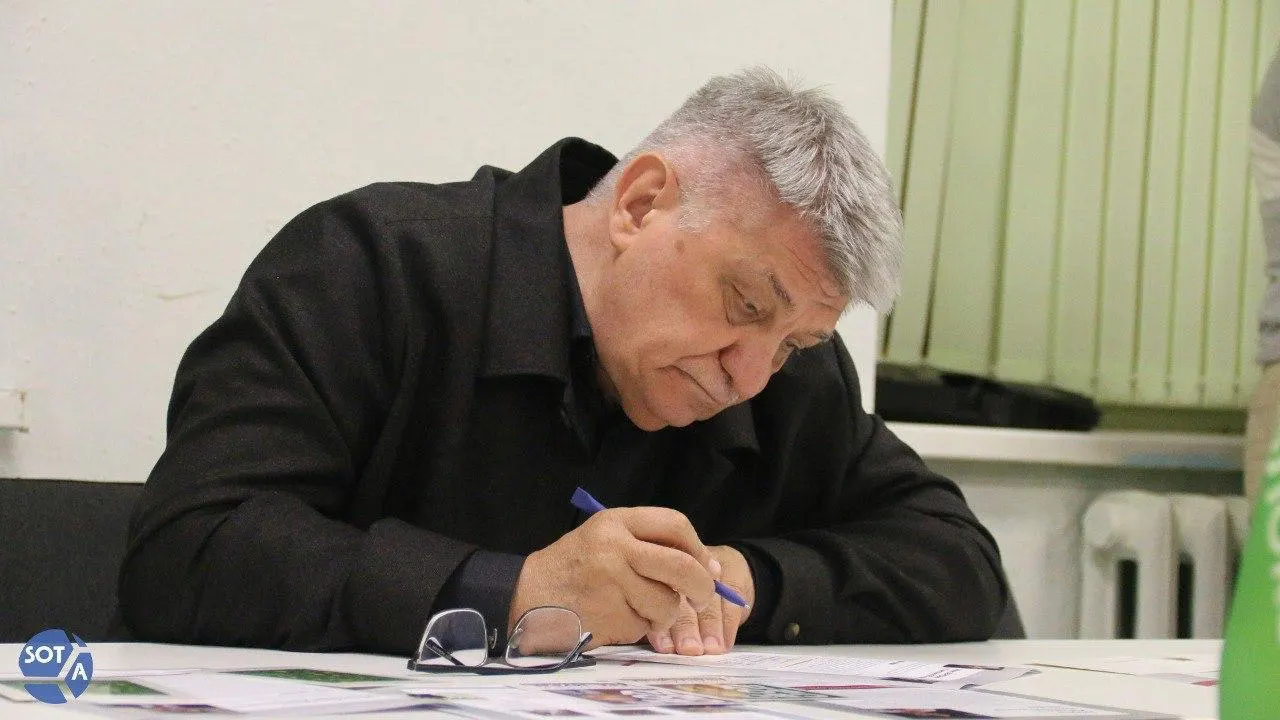 В поздравительной телеграмме президент отметил вклад Сокурова в современный кинематограф и роль в поддержке молодых талантов. При этом режиссер в последние годы сталкивается с ограничениями в прокате и был выведен из профильного совета.