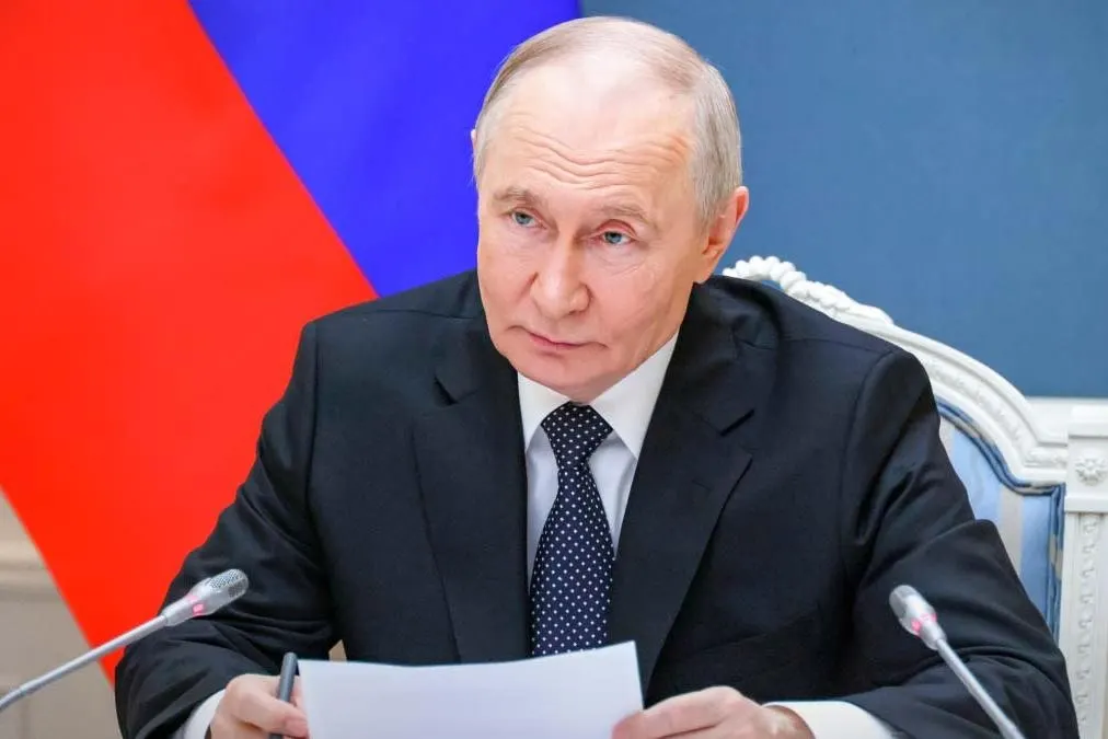 Указ, вступивший в силу 1 июня 2026 года, расширяет действие механизма о расчётах с иностранными кредиторами и теперь распространяется на банковские вклады граждан и компаний из стран, признанных Россией «недружественными».