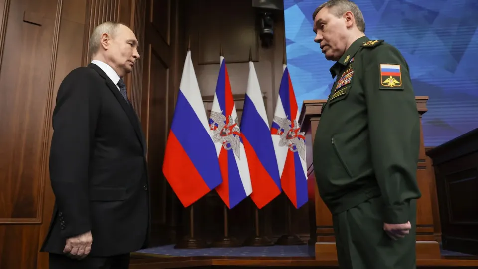 Российское военное руководство существенно увеличило число штурмовых атак, стремясь к полному контролю над Донбассом. При этом аналитики фиксируют рекордный уровень штурмов и одновременные территориальные потери у войск.