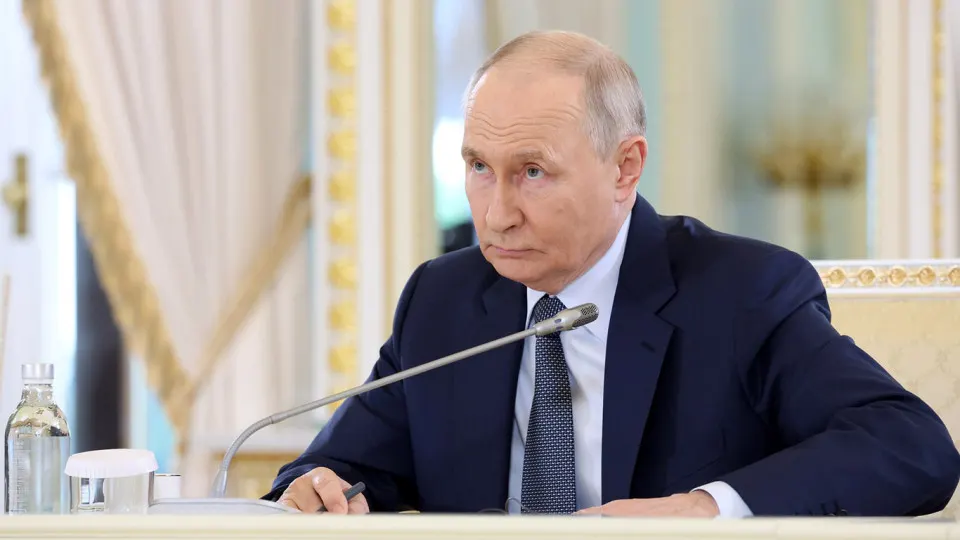 Президент сообщил о том, что российская армия якобы поставила под контроль порядка 2,44 млн км²; в то же время независимые подсчёты фиксируют сокращение территории под контролем российских сил и замедление продвижения.