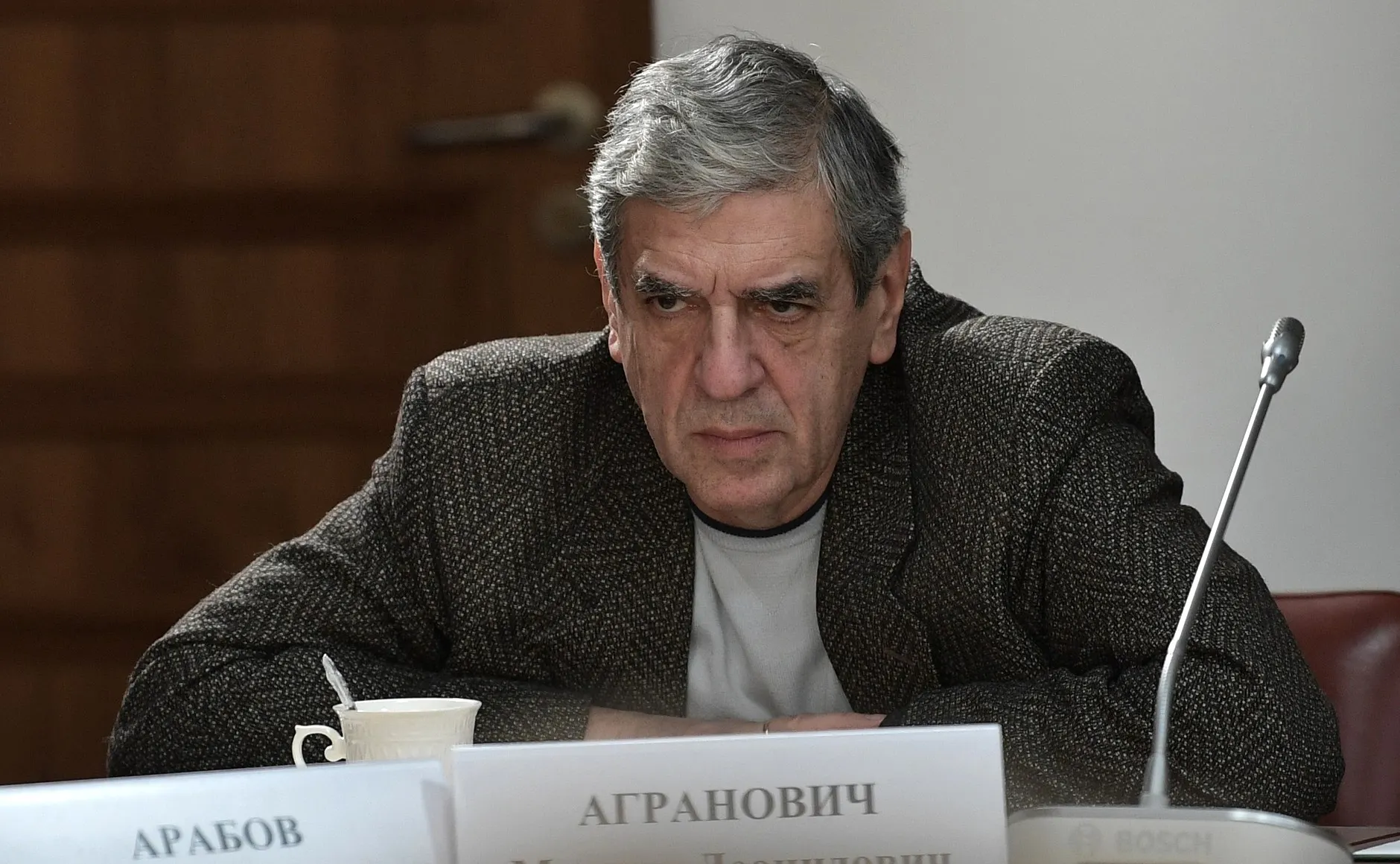 Операторский факультет объявил набор в специальную группу режиссёра Михаила Аграновича: абитуриентам обещают бесплатное обучение с 2027 года при условии годичной контрактной службы в войсках беспилотных летательных аппаратов, а также общежитие и статус ветерана боевых действий.