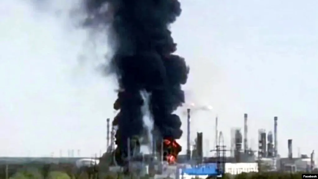 25 июля Тюменский нефтеперерабатывающий завод приостановил переработку нефти после удара: загорелись установки гидроочистки дизеля и производства высокооктанового бензина. Сроки возобновления работы пока неизвестны.