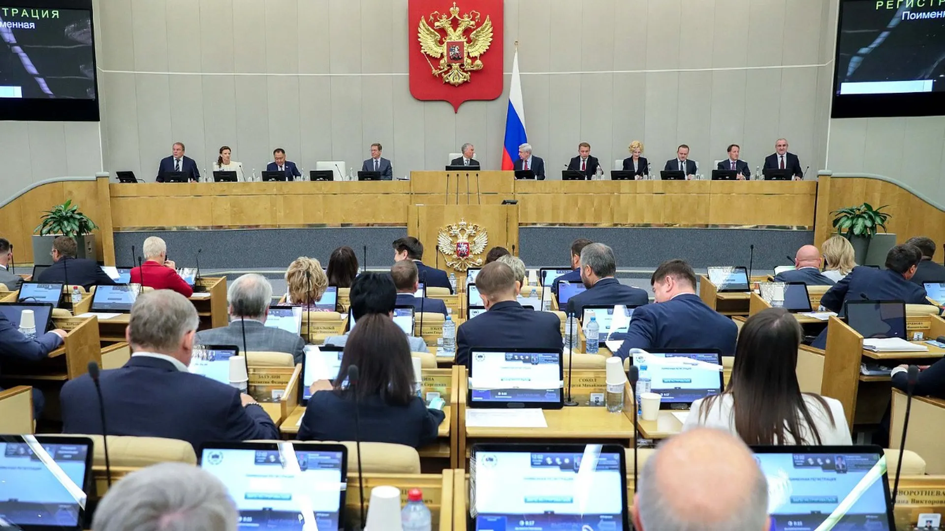 Госдума планирует ужесточить ограничения для&nbsp;уехавших и&nbsp;уклоняющихся от&nbsp;наказания