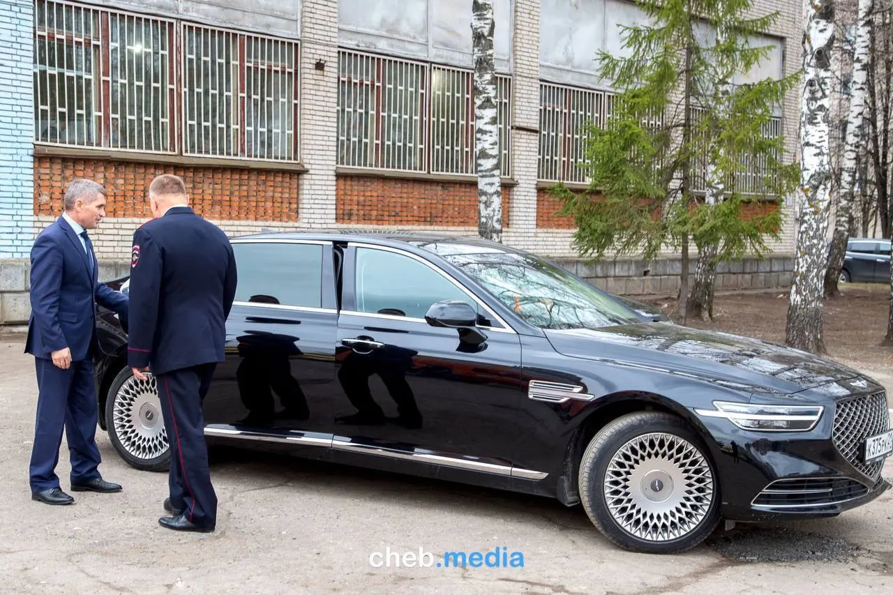 По иску прокуратуры суд заставил перевести автономную «Республиканскую службу обеспечения деятельности государственных органов» в бюджетное учреждение: ранее её статус позволял обходить запрет на покупку служебных автомобилей дороже 2,5 млн рублей.